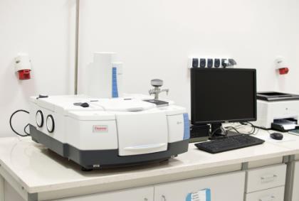 SPEKRTOMETR FTIR analiza jakościowa badanych materiałów kontrola jakościowa w przemyśle farmaceutycznym i