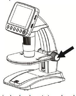 2) Obróć koło A, aby zbliżyć obiekt do rurki mikroskopu.