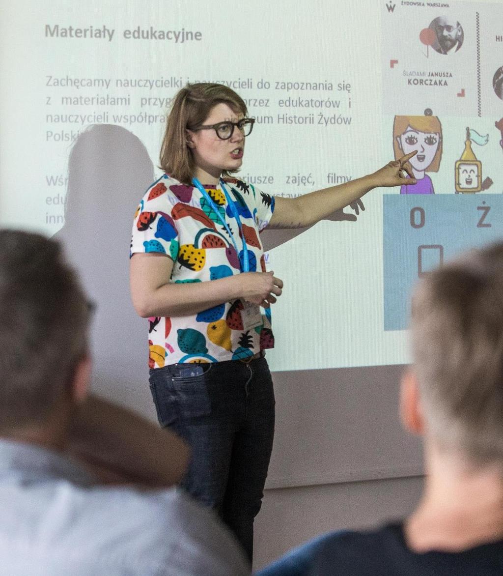 Nasza ekspertka Dorota Siarkowska absolwentka Wydziału Polonistyki Uniwersytetu Warszawskiego oraz podyplomowych Gender Studies IBL PAN. W Muzeum Historii Żydów Polskich pracuje od 2014 roku.