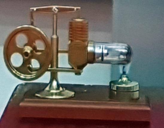 Silnik Stirlinga Zjawisko zmiany objętości gazu i ciśnienia przy zmianie temperatury wykorzystać można np.