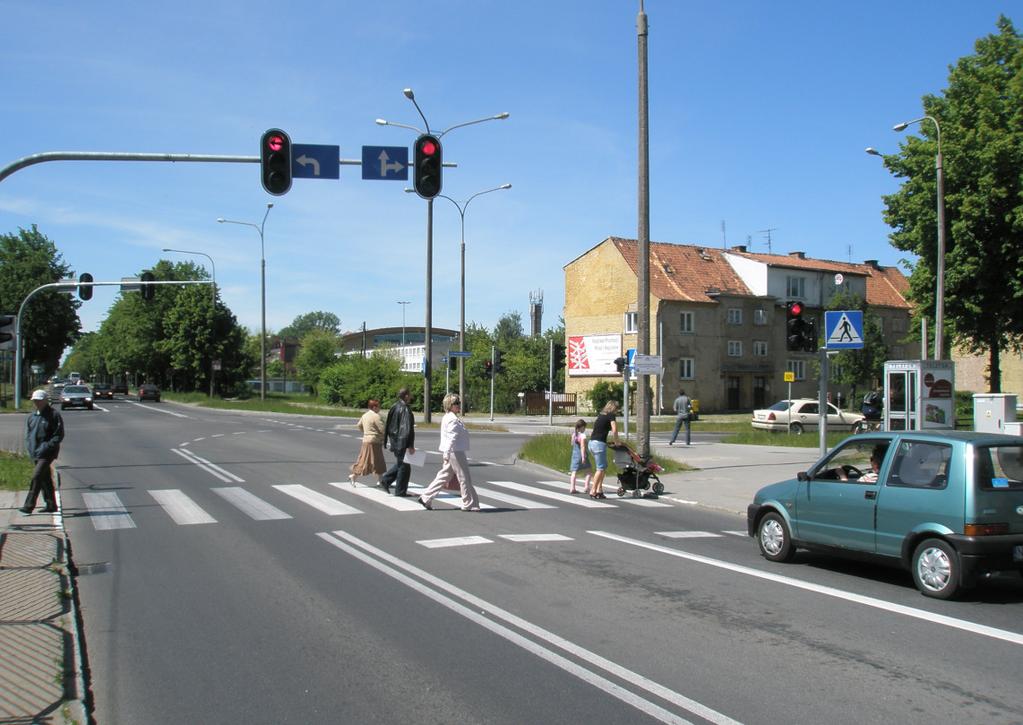 - 122-8 SKRZYŻOWANIE: GRUNWALDZKA DĘBOWA GROTTGERA OCENA BEZPIECZEŃSTWA RUCHU DROGOWEGO Jest to skrzyżowanie czterowlotowe, na którym ruch jest sterowany za pomocą sygnalizacji świetlnej.