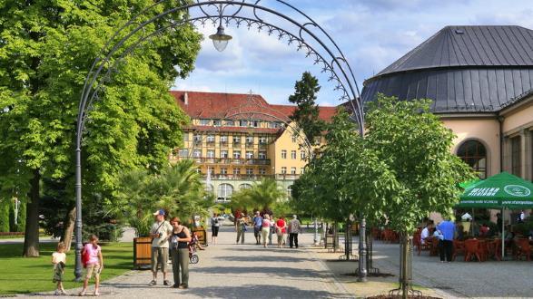 Główną atrakcją Kudowy jest park zdrojowy z pijalnią wód mineralnych i licznymi alejkami