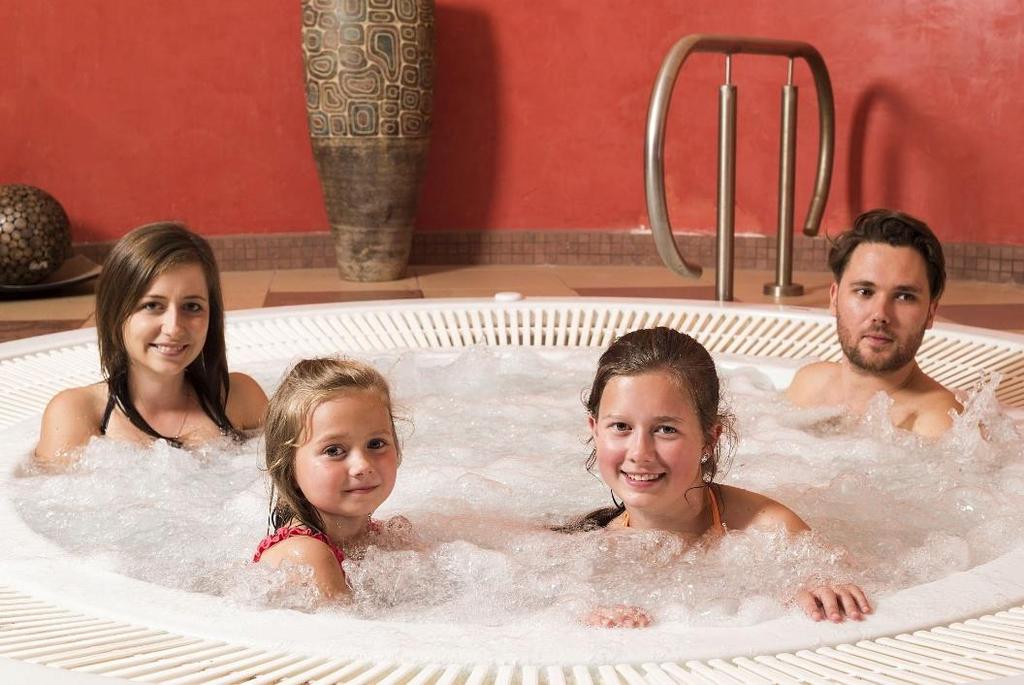 Ofertę Strefy Relaksu uzupełnia JACUZZI oraz