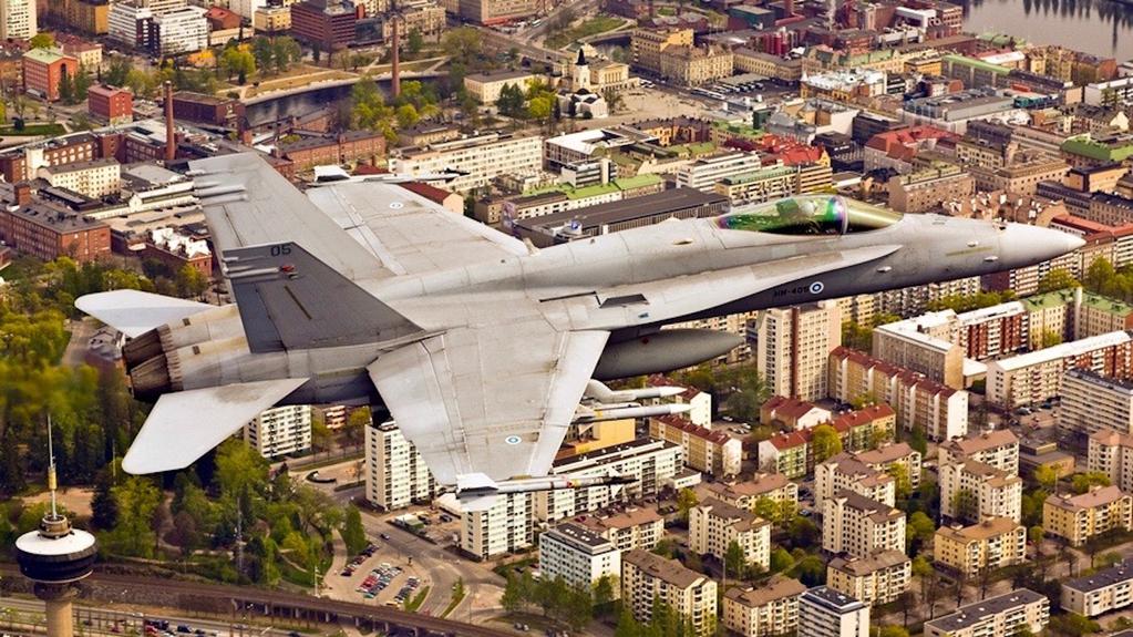 kanadyjską ﬁrmę Bombardier o stosowanie cen dumpingowych dla samolotów pasażerskich sprzedawanych na rynku USA oraz korzystanie z niedozwolonego wsparcia rządowego.