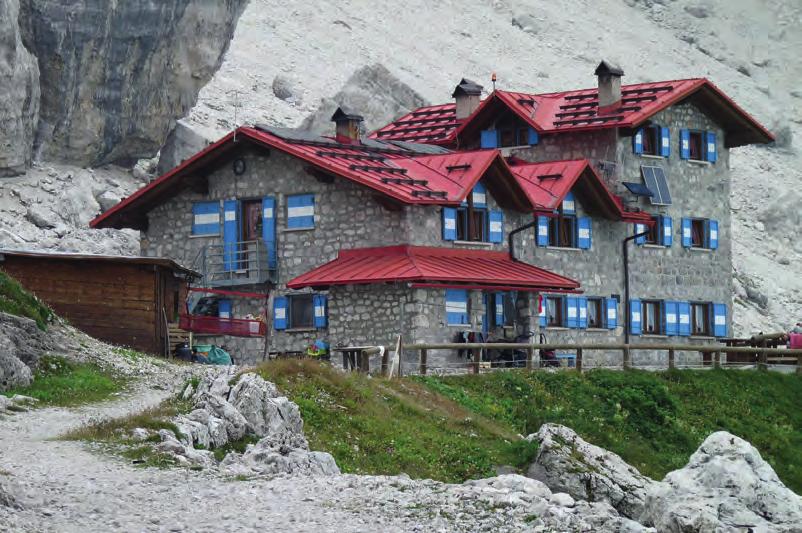 100 Wokół Cima Tosa oraz Brenta południowa Opisy tras i schronisk T48 Schronisko Silvio Agostini, 2410 m CAI-SAT (związkowe), 56 miejsc, tel. +39 (0) 465 73 41 04 www.rifugioagostini.