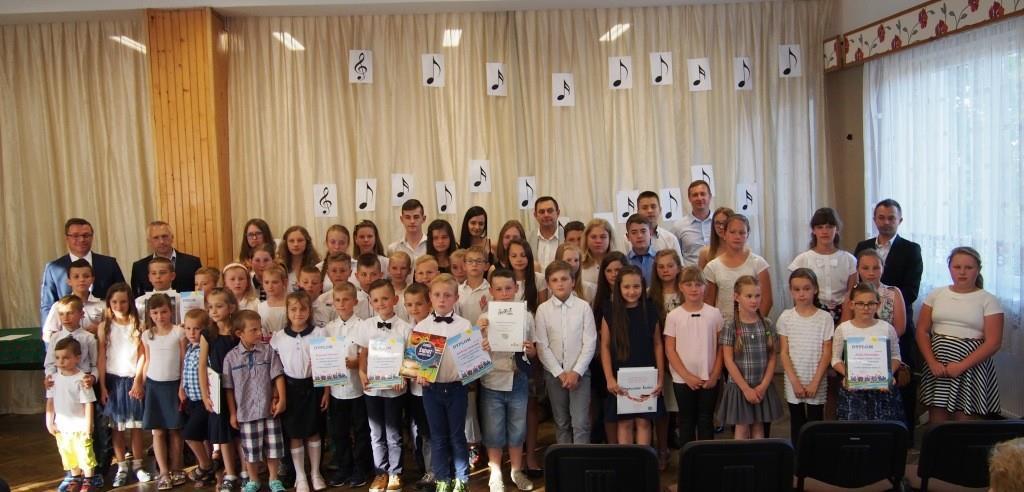 Zakończenie roku szkolnego w Ognisku Muzycznym 20 czerwca w Remizie OSP w Łącku odbyło się uroczyste zakończenie roku dla blisko siedemdziesięciu uczniów Ogniska Muzycznego działającego przy Gminnym