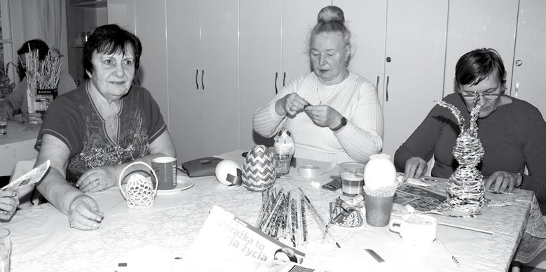 15.30. Seniorzy mogą w domu zjeść śniadanie i obiad. Uczestnikami zajęć mogą być osoby mieszkające w Kwidzynie, niepracujące, które ukończyły 60 rok życia. Dla seniorów organizowane są różne zajęcia.