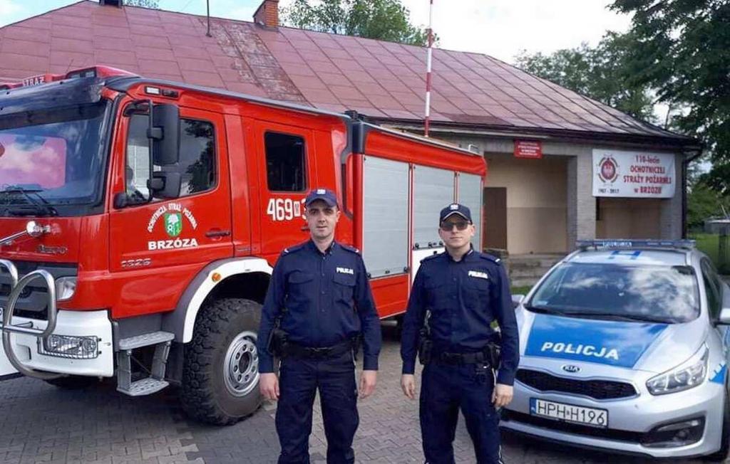 STRONA 5 Policjanci ugasili pożar domu samotnie mieszkającej kobiety W miniony weekend w gminie Grabów nad Pilicą wybuch pożar na poddaszu jednego z domów, w którym samotnie mieszkała kobieta.