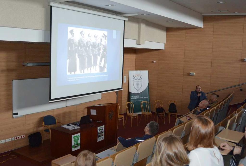 Jacek Mnich i Dowódca Samodzielnego Pododdziału Kontrterrorystycznego Policji - kom. Karol Wojtyła. Niezwykle interesująco przebiegało wystąpienie dr. hab.