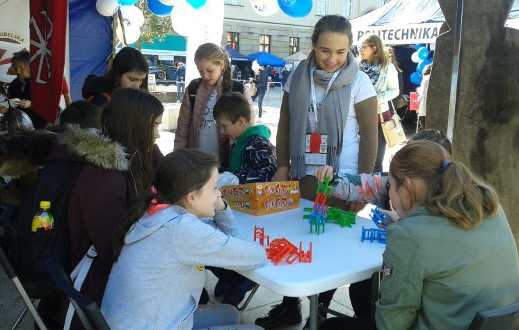 Festiwal kończył się Lubelskim Piknikiem Naukowym na Placu Litewskim, na który Wydział Zarządzania przygotował projekt Ekologiczna Wyspa pod