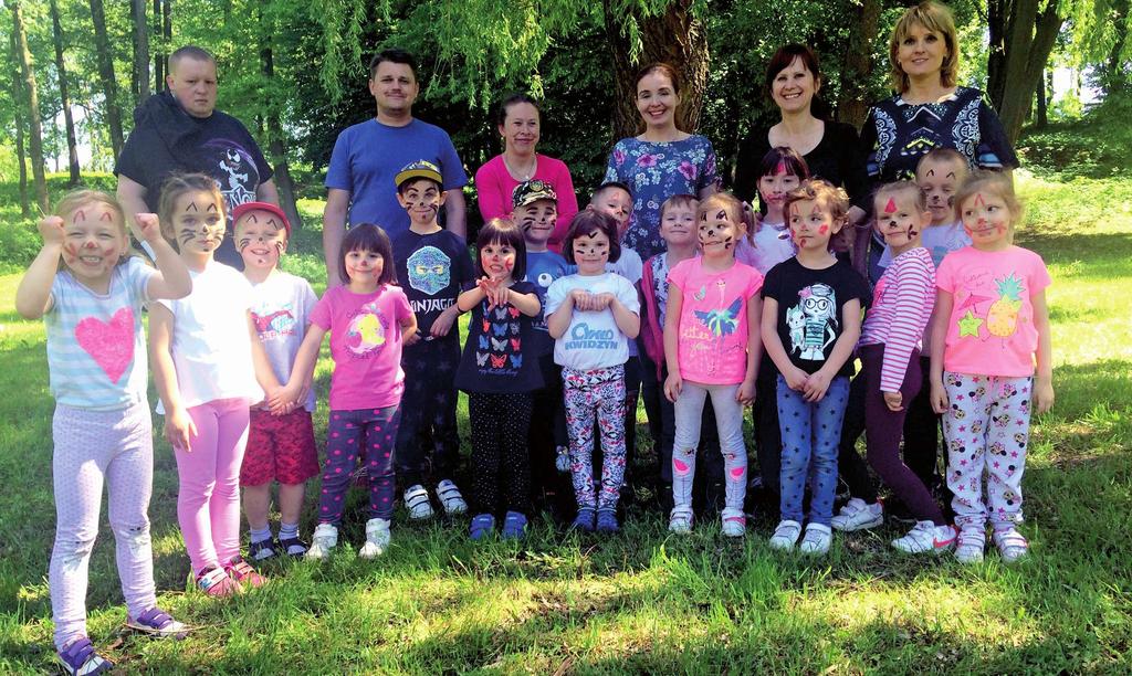 udział w pikniku zorganizowanym na terenie parku przy zabytkowym dworku w Górkach. Imprezę zorganizowano z okazji Dnia Dziecka. Wzięły w niej udział 4 i 5-letnie dzieci z grupy Pomarańczowej.