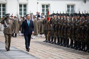 wywiązuje się ze zobowiązań wobec partnerów z Unii Europejskiej. Dziękuję za to - powiedział Prezydent RP.