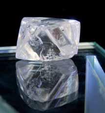 diament o wymiarach 22,47 15,69 10,90 i masie 27,85 karata. C www.alrosa.ru NAJWIĘKSZY DIAMENT Z KOPALNI LULO (ANGOLA) kopalni Lulo (Angola), należącej do firmy Lucapa Diamond W Co.
