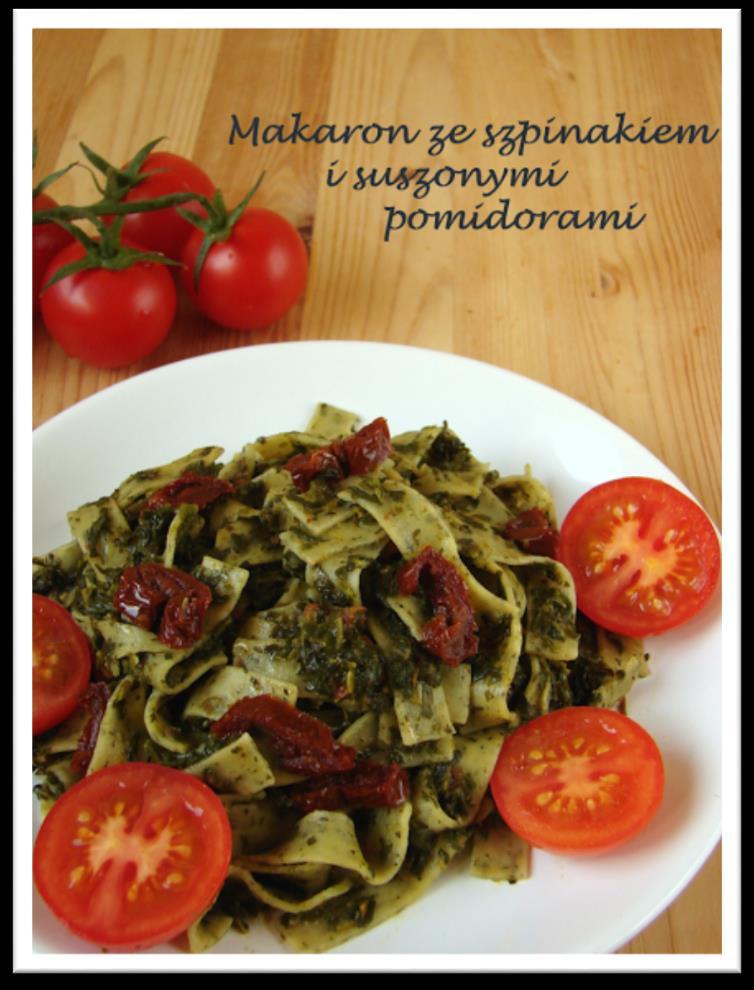 MAKARON ZE SZPINAKIEM I SUSZONYMI POMIDORAMI 250 g makaronu paczka mrożonego szpinaku (około 500 g) 4 ząbki czosnku 6 suszonych pomidorów w oleju 2 łyżki oleju z suszonych pomidorów 1 łyżka soku z