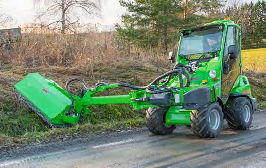 Użytkowanie terenów zieleni Kosiarka bijakowa z bocznym ramieniem hydraulicznym S30 Hydrauliczne ramię boczne z adapterem szybkiego montażu S30 pozwala na montaż przystawek ze złączem S30, np.