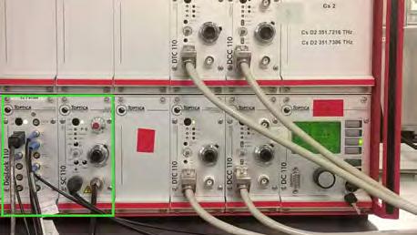 Rysunek 2.8: Moduły do kontroli lasera. Dwa zaznaczone zielonym prostokątem moduły są wykorzystywane do uzyskania sygnału absorpcyjnego cezu.