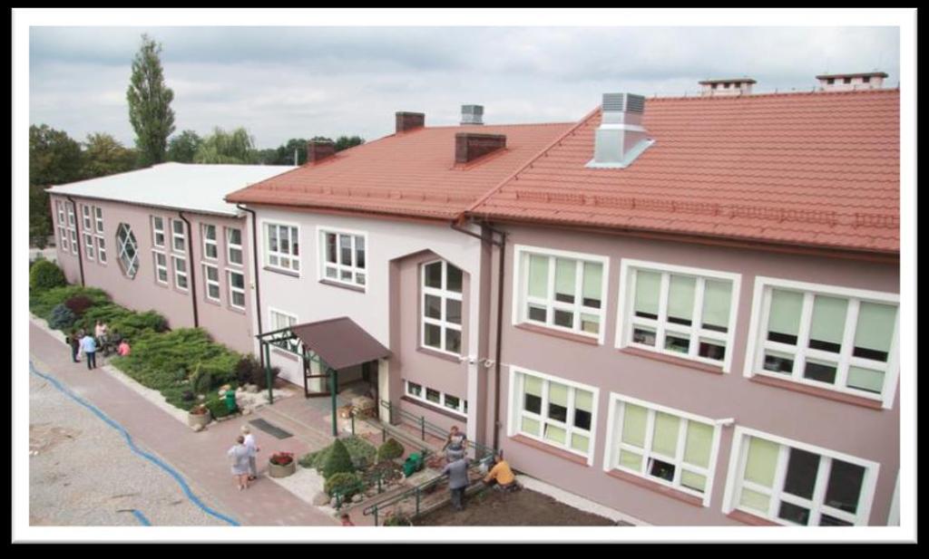 NAJWAŻNIEJSZE INWESTYCJE Szkoła Podstawowa w Zakręcie Wybudowano nowe skrzydło, w którym znajduje się 19 sal lekcyjnych z zapleczami na pomoce