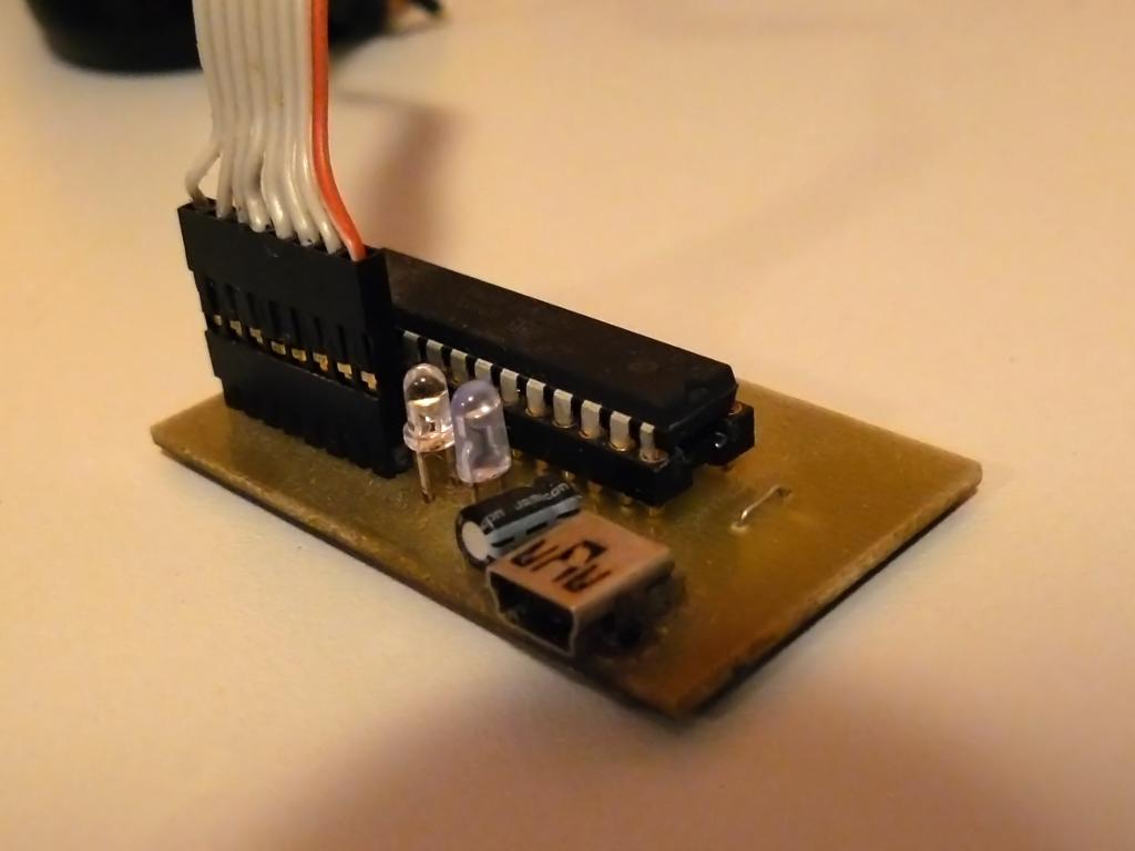 V-USB Tento projekt se zame r uje na softwarovou implementaci USB zar ı zenı v mikrokontrole rech AVR.
