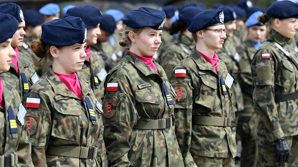 Program spotkał się z ogromnym zainteresowaniem dyrektorów, nauczycieli i uczniów, a jego wzorowa realizacja w oparciu o współpracę z jednostkami wojskowymi z całej Polski, przyczyniła się do