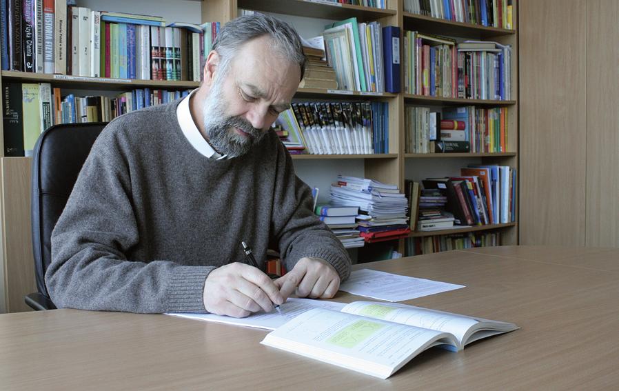 Tu trzeba myśleć Obserwowałem kiedyś przypadkiem, jak mój kolega wueﬁsta prowadził lekcję. Chłopcy z zapałem grali w piłkę, a nauczyciel dawał im rady zza linii boiska.