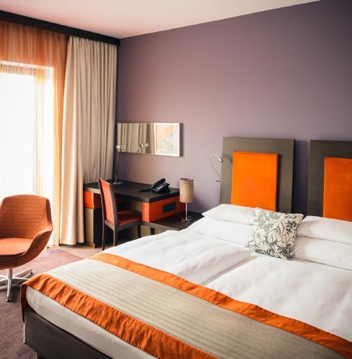 POKOJE SUPERIOR Luksusowo wyposażone pokoje Superior z podwójnym łóżkiem stanowią idealną bazę do zwiedzania krakowskiego Starego Miasta.