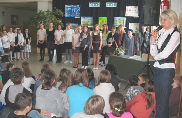 Laureatami Konkursu języka angielskiego dla uczniów klas II i III ENGLISH COMPETITION FOR YOUNG LEARNERS zostali: Klasy II I miejsce Paulina Skalik IIc II miejsce Alicja Banaszkiewicz i Igor Nędzia
