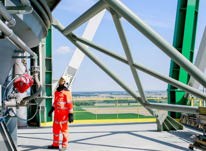 Wieża wymiennika ciepła, Cementownia Kujawy LAFARGE W POLSCE Dla kierowców współpracujących z Lafarge prowadzimy specjalistyczne kursy z teorii i techniki jazdy defensywnej.