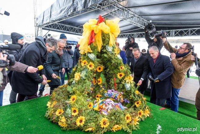 Wiecha na budynku w programie Mieszkanie Plus Tradycyjna wiecha to znak, że na placu budowy w Kaczych Bukach osiągnięto już stan surowy w pierwszym budynku.