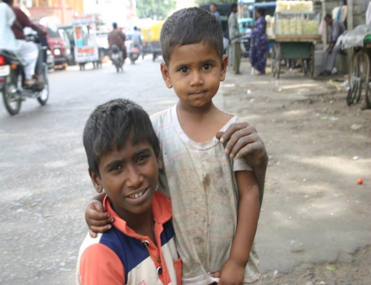 Pomoc dzieciom z indyjskich slamsów