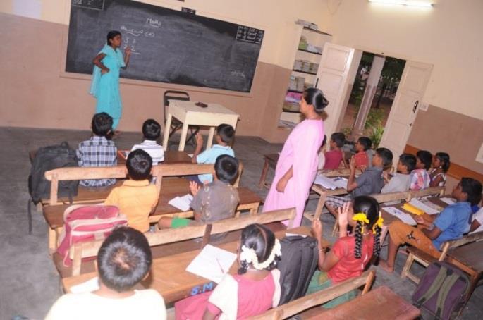 SZKOŁA DLA SIEROT W KARUMATHUR Szkoła z internatem dla dzieci z dzielnic nędzy w Karumathur prowadzona