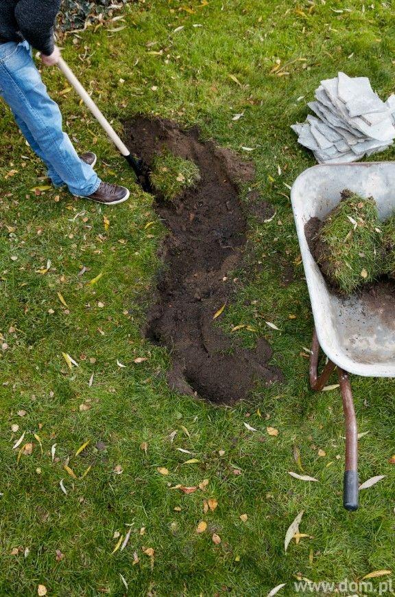 około 20 cm. miejscu, gdzie powstanie prysznic, ułóż płyty z kamienia naturalnego.