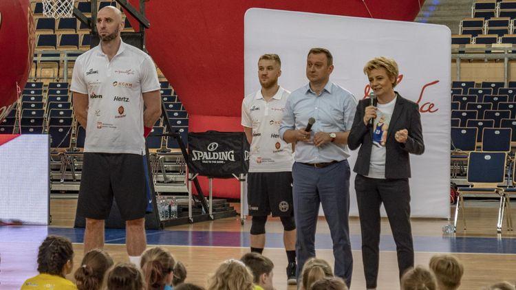 23-08-19 1/5 09.07.2018 14:23 Marcin Durasik / Wydział Sportu kategoria: Aktualności sportowe Poniedziałkowe zajęcia w Atlas Arenie zainaugurowały 11.