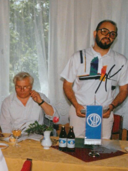 Okres ich przewodnictwa to wyjątkowa aktywność Oddziału w sferze technicznej i ekonomicznej. Koledzy Jacek Zawadzki i Prezes Oddziału Leszek Czołba w trakcie posiedzenia Zarządu (1987).