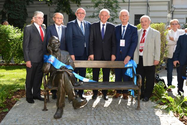 oraz Stowarzyszenia Teletechników Polskich powołanego w 1926 r. i Związku Polskich Inżynierów Elektryków założonego w 1932 r., połączonych z SEP w 1939 r. 2.