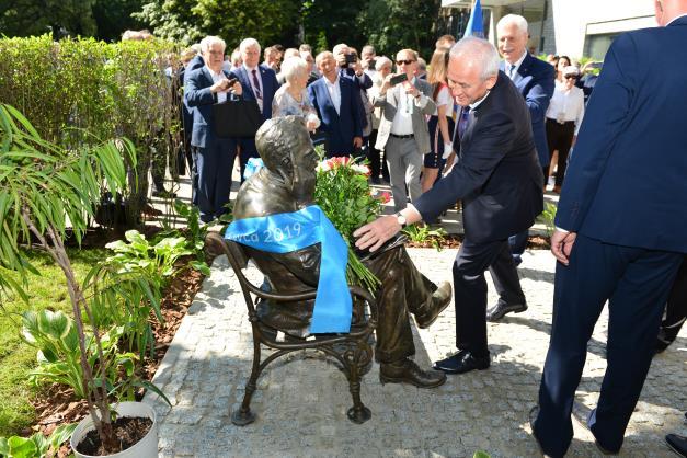 zaangażowaniem tworzyli i budowali autorytet Stowarzyszenia, a także zapewnili jego trwanie i rozwój w 3.