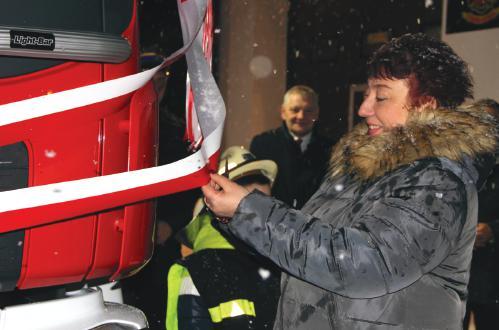 Okazale prezentujący się samochód ciężarowy volvo FL280 w optymalnej wersji wyposażenia dla straży pożarnej, niezbędnego w akcjach ratowniczo-gaśniczych, to podstawa gotowości bojowej jednostki z