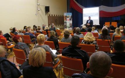 Konferencję poprowadził Mariusz Jędrzejko dyrektor naukowy Centrum Profilaktyki Społecznej oraz Leszek Roszczenko i Maciej Szczodrowski. Rys.