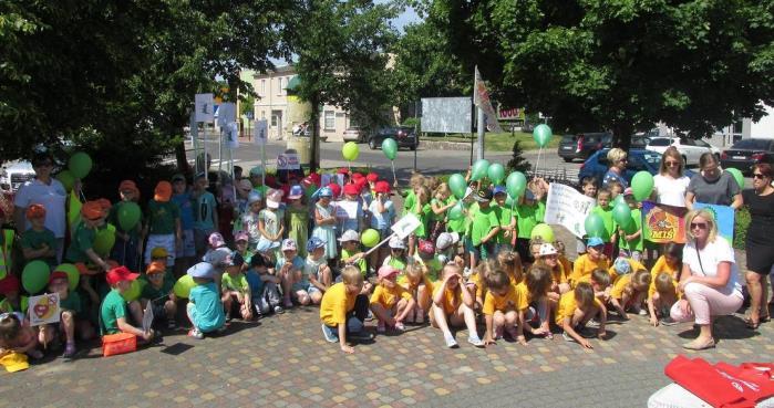 szkolnych koordynatorów, prowadzono pogadanki w szkołach realizująch programy: - Ogólnopolski program przedszkolnej edukacji