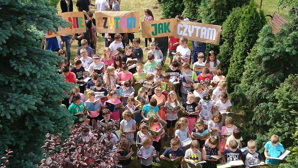 7 czerwca o 10.00 rano nasza placówka przyłączyła się do ogólnopolskiej akcji czytelniczej organizowanej przez czasopismo Biblioteka w Szkole.