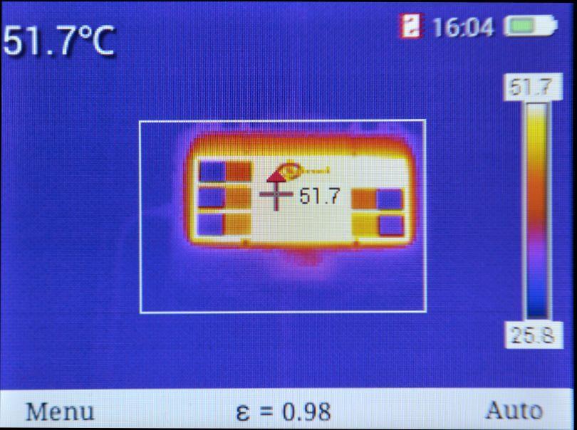 Kursor zmienia położenie, wskazując na obszarze punkt o zmierzonej najwyższej temperaturze. Wskazanie temperatury kursora jest powtórzone przy kursorze.