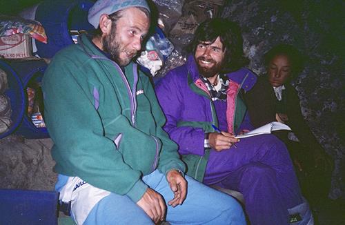 latach 1982-1987, oraz Korona Ziemi Nieporadnik Zdobywcy (Wyd. Stapis, Katowice 2012).