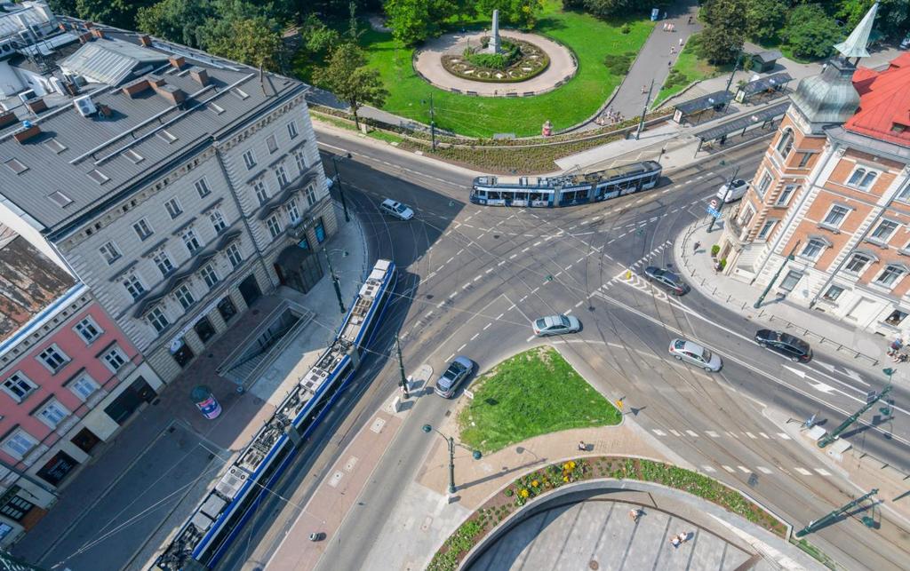 Grupa ZUE w liczbach Przychody Grupy ZUE : 479,8 mln PLN Wynik brutto na sprzedaży: 13,3 mln PLN Wynik z działalności operacyjnej : 2,6 mln PLN EBITDA : 9 mln PLN Wynik netto : 1,1