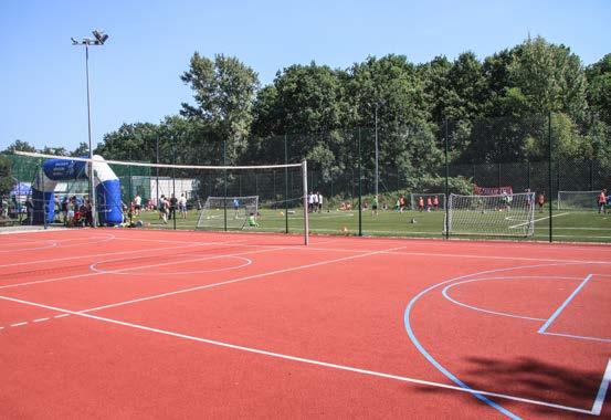 Sport pod dachem Boiska dwóch białołęckich szkół podstawowych przy ul. Erazma z Zakroczymia i przy ul. Głębockiej mają szansę jeszcze w tym roku zyskać zadaszenie pneumatyczne.