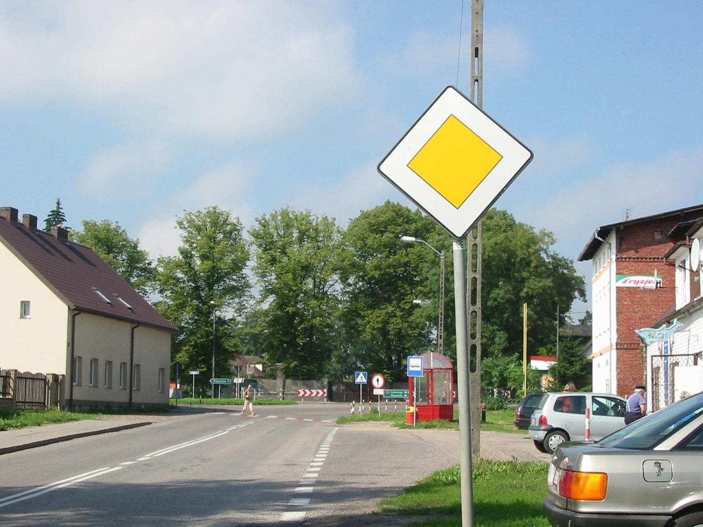 5. Opis stanu istniejącego Teren połoŝony jest w miejscowości Dołuje, wzdłuŝ drogi krajowej nr 10.