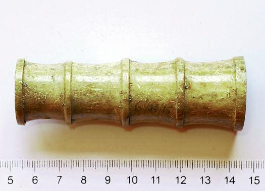MARTIN LEMKE fig. 8. Bone handle of a sword (photo by J. Recław). Ryc. 8. Kościany uchwyt miecza (fot. J. Recław). Also, the ribbed bone handle of a gladius sword (Fig. 8) was found.