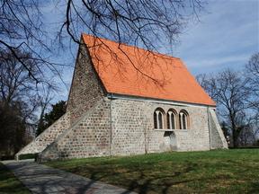 Będargowo Kościół pw. Matki Boskiej Wspomożycielki Wiernych został wzniesiony w XIII w. w stylu romańskim.