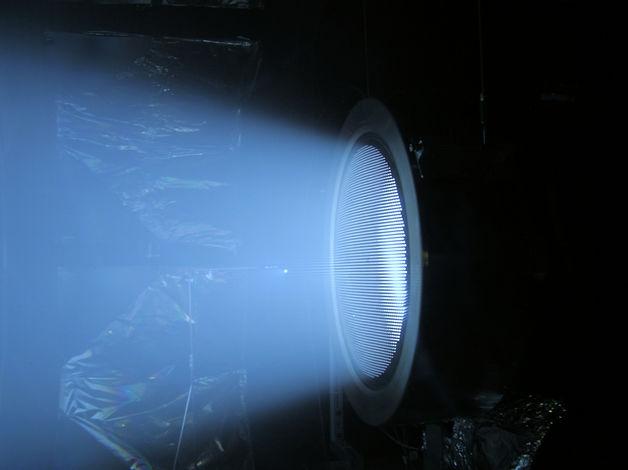 Zbudowany przez NASA JPL silnik jonowy NEXIS. Fot. NASA Silniki jonowe nie nadają się do wynoszenia ładunków z Ziemi w przestrzeń kosmiczną.