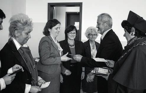 Pracownicy z medalami Nauka i ludzie Dnia 28 listopada 2013 r. pracownicy Politechniki Lubelskiej otrzymali za szczególne zasługi dla oświaty i wychowania Medale Komisji Edukacji Narodowej.