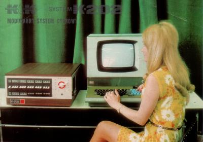 Komputery 3 generacji (1965-70) Układy scalone o małej skali integracji SSI 1970 Minikomputer K-202, szybszy i wydajniejszy od IBM 5150 PC z roku 1981.