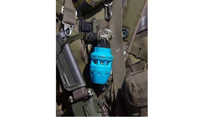 Symulator granatu ręcznego HGS fot. Saab Podobnie zbudowane są symulatory ładunków IED, pozwalające na ich wyzwalanie radiowo (np.